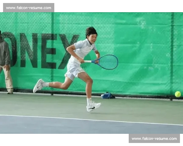 青春挥拍梦想飞扬 少年网球赛场上演激情对决